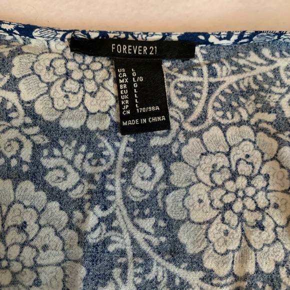 Patterned Crop Top - Picture 3 of 3